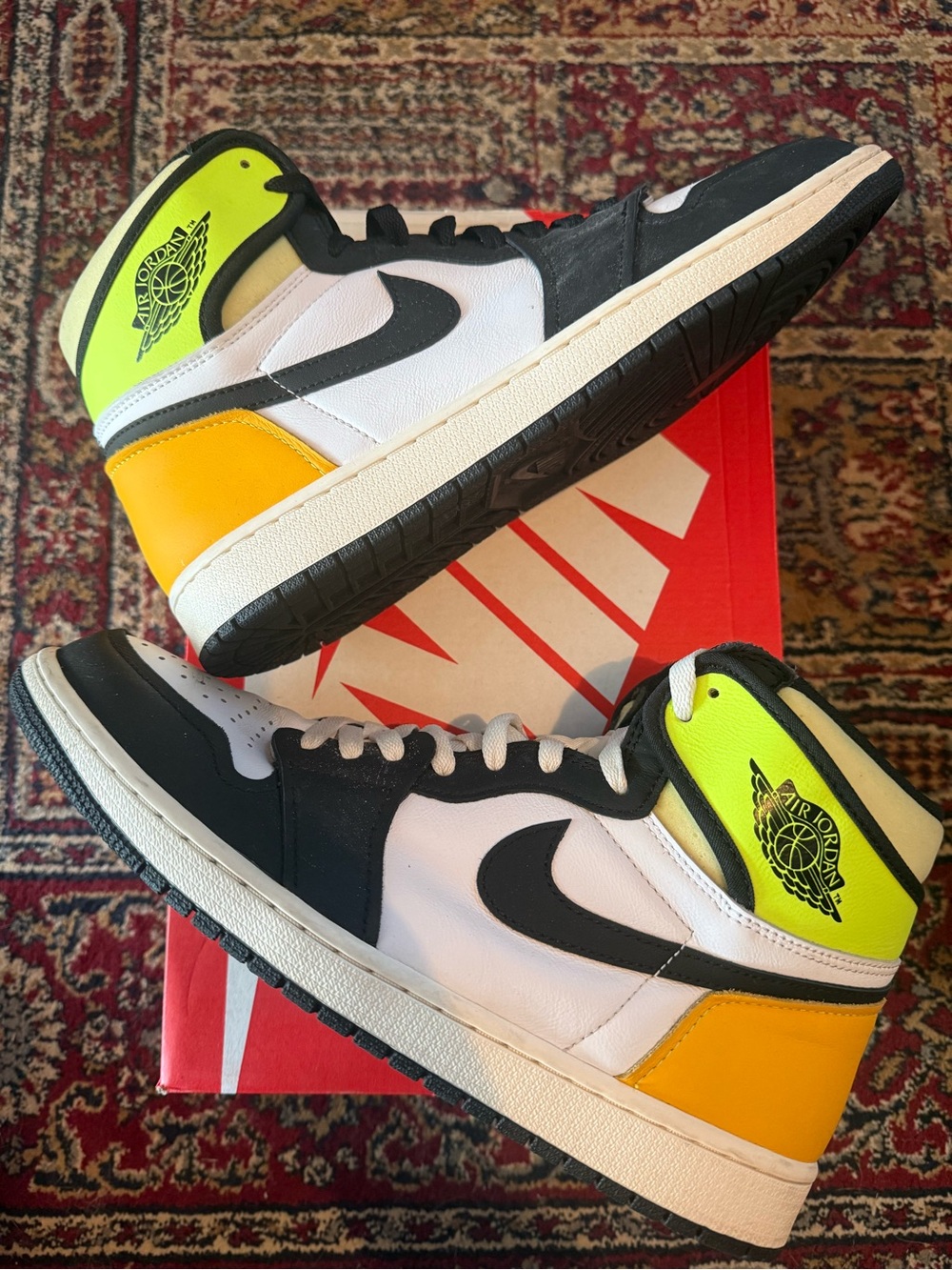 Jordan 1 Retro High White Black Volt University Gold